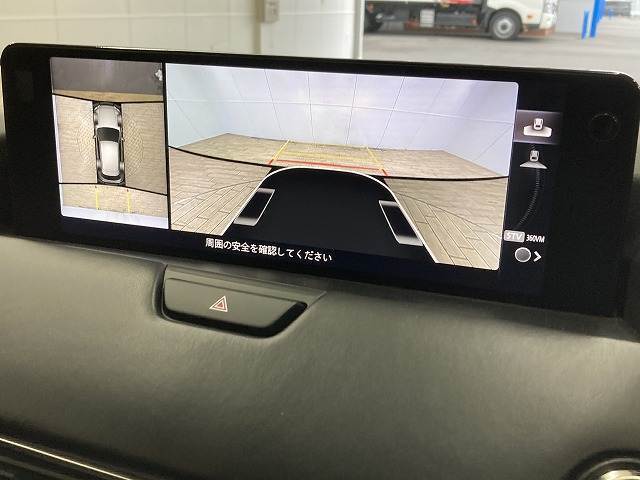 【360°ビューモニター】を装備しております。全周囲カメラで危険察知。狭い駐車場でも安心して駐車できますね。