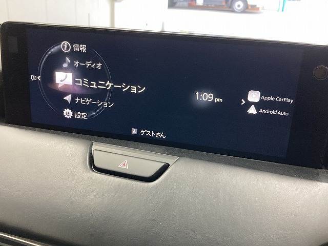 【純正ナビ】一体感のあるナビは、高級感ある車内を演出してくれます。Bluetooth再生などオーディオ機能も充実しておりますので、運転もより楽しめます♪
