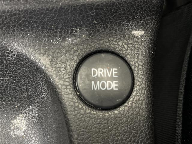 全国から厳選されたお車を展示しております。ご希望の在庫を店頭で検索することも可能ですので、お気軽にご相談ください！