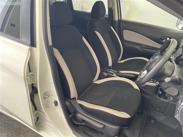【運転席・助手席】座り心地が良いシートなので長時間の運転でも快適にお過ごしいただけます。新品のフロアマットのご注文も可能です。掲載箇所以外にご希望の写真がございましたらお気軽にお問い合わせ下さい。