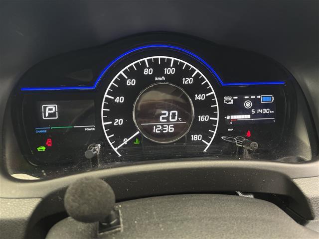 【　メーター　】メーターまわりも鮮やかに照らし出され、デザイン、安全性ともにバッチリですね♪