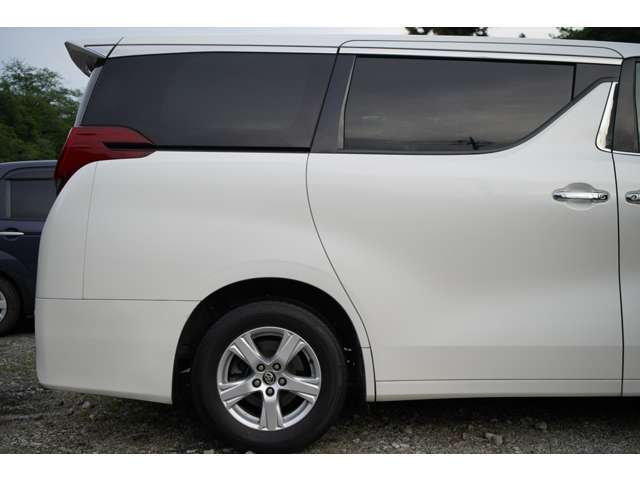 目立つ傷もなく綺麗な状態のお車です！