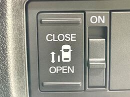 【パワースライドドア】スマートキーや運転席のスイッチでスライドドアの開閉が可能♪電動だから力を入れてドアを開ける必要が無く、小さいお子様でも、重い荷物を持っている時もラクに開け閉めできます♪