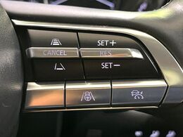 【マツダ・レーダークルーズコントロール】高速道路での長距離走行が楽に！自動で速度を保つクルーズコントロールが、衝突軽減システムと連携し、前方の車両を感知して車間を保つように速度調節してくれます！！