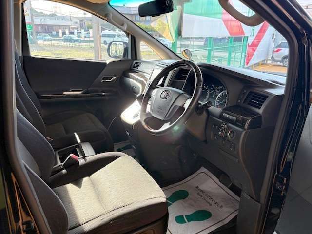 運転席廻りの画像です！操作スイッチ類も比較的に綺麗な状態です♪他に詳細画像をご希望の方はこちら！【1st@e-g-a.co.jp】へご連絡ください！