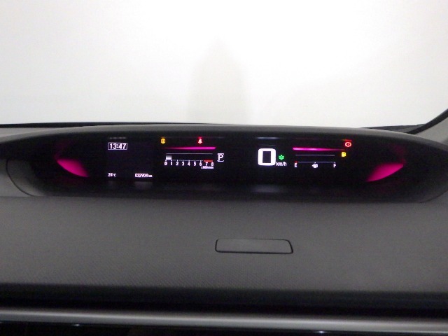 メーターも見易いレイアウトなので安心ドライブをサポートします☆