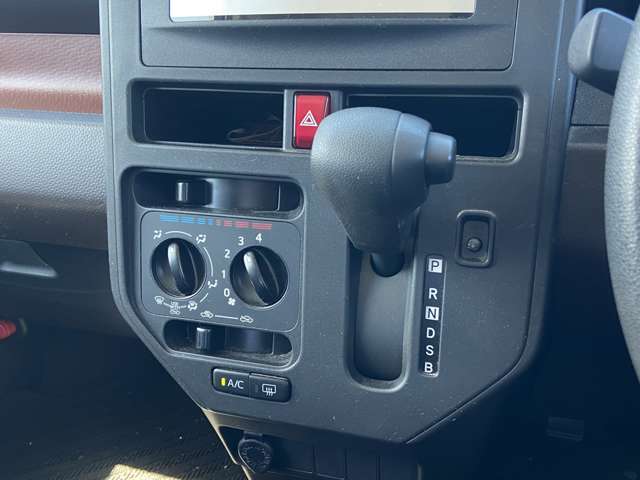 当店は民間車検工場完備です。車に関して不明な点、車検、保険の料金を少しでも安くしたい等、何でも相談ください。