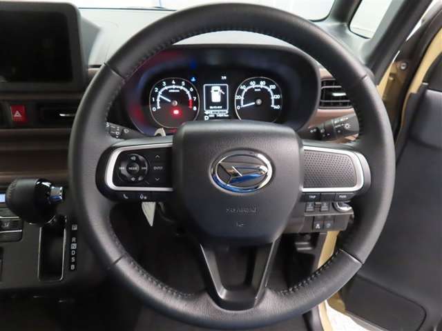 ぜひ展示車の運転席に座ってみてください。