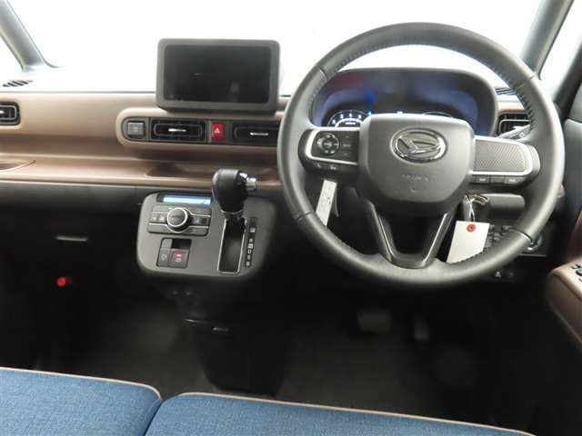 ぜひ展示車の運転席に座ってみてください。