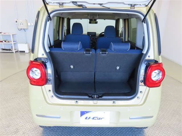 バックドアの開口部が大きく、使いやすいラゲージです。