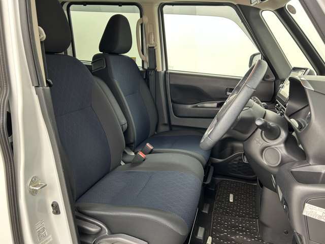 ◆【運転席】座り心地が良いシートなので長時間の運転でも快適にお過ごしいただけます。新品のフロアマットのご注文も可能です。掲載箇所以外にご希望の写真がございましたらお気軽にお問い合わせ下さい。