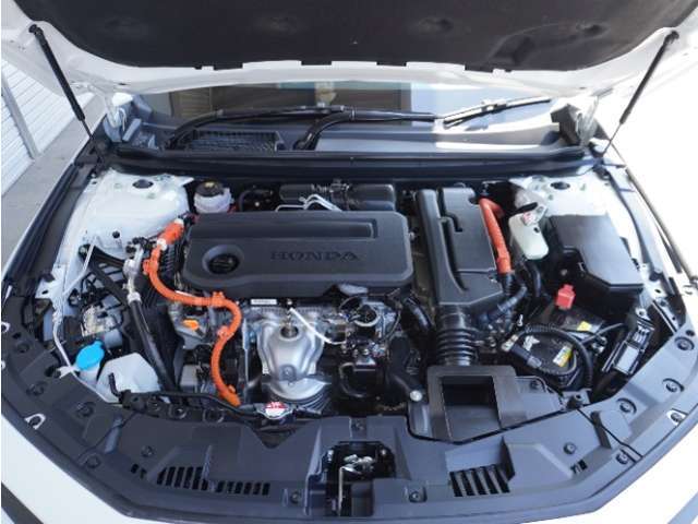 エンジンは車の心臓部分です。このエンジンルームが汚いとトラブルの基になります。当店は専用の液剤を使って徹底的に綺麗にします。