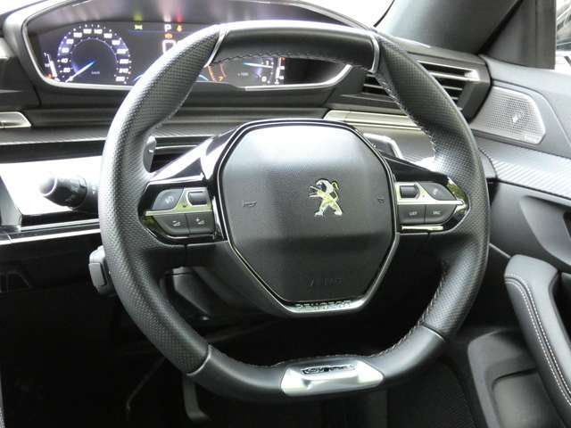 お忙しく実車確認できないお客様にも安心してご購入頂けるクオリティを目指しております。全国のプジョーディーラーで保証が受けられます。