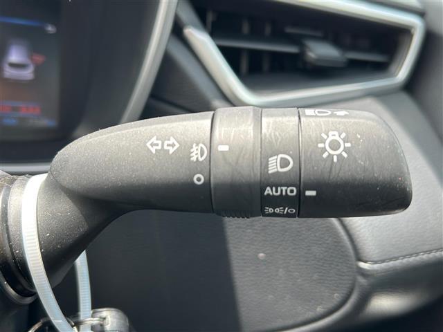【オートライト（AUTO）】外の明るさをシステムが感知して、自動でヘッドライトが点灯します！ヘッドライトをつけ忘れを防ぐ便利機能です。
