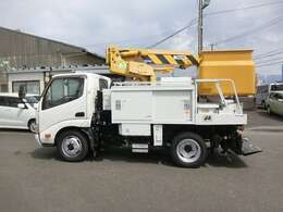 車両総重量5805kg-準中型車・諸元485×171×256・4WD車・バックモニター・ナビ付・作業床高さ8m