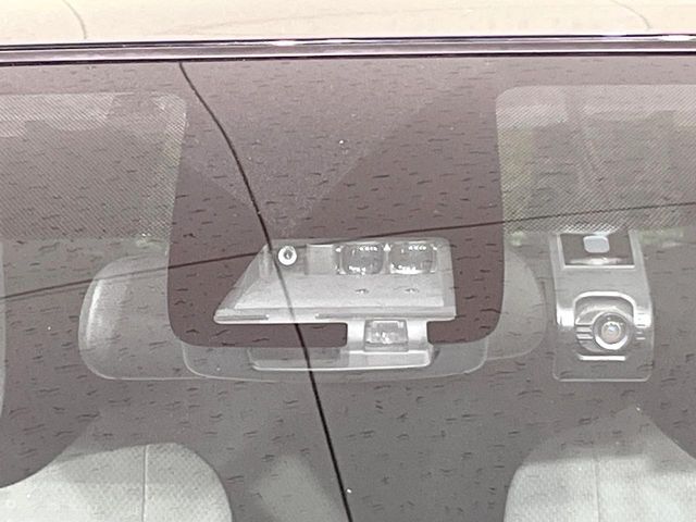 【トヨタセーフティセンス】走行中に前方の車両等を認識し、衝突しそうな時は警報とブレーキで衝突回避と被害軽減をアシスト。より安全にドライブをお楽しみいただけます。