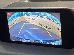 【バックカメラ】駐車時に後方がリアルタイム映像で確認できます。大型商業施設や立体駐車場での駐車時や、夜間のバック時に大活躍！運転スキルに関わらず、今や必須となった装備のひとつです！