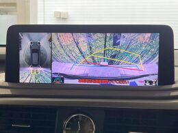 【パノラミックビューモニター】専用のカメラにより、上から見下ろしたような視点で360度クルマの周囲を確認することができます☆死角部分も確認しやすく、狭い場所での切り返しや駐車もスムーズに行えます。