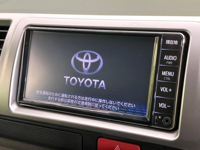 【純正ナビ】人気の純正ナビを装備しております。ナビの使いやすさはもちろん、オーディオ機能も充実！キャンプや旅行はもちろん、通勤や買い物など普段のドライブも楽しくなるはず♪