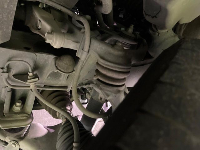 お車を安心してお乗りいただく為には、足回りの定期点検が欠かせません。サービスサポート（有償保証）では無料点検もご提供しており、安心のカーライフをお過ごしいただけるサポート体制が整っています。