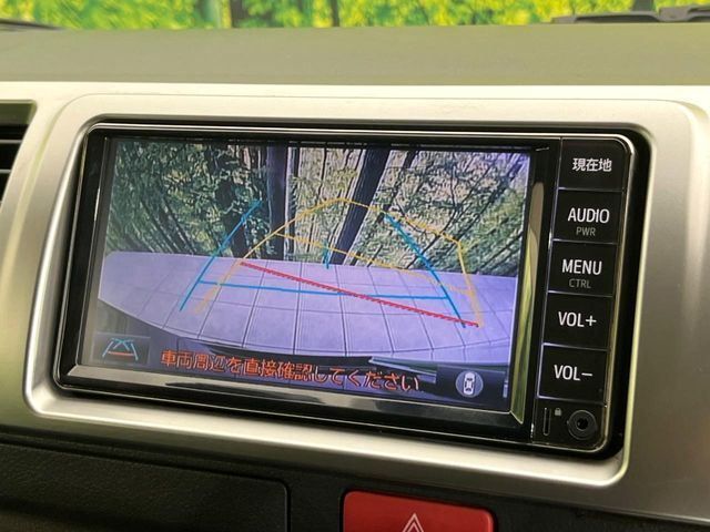 【バックカメラ】駐車時に後方がリアルタイム映像で確認できます。大型商業施設や立体駐車場での駐車時や、夜間のバック時に大活躍！運転スキルに関わらず、今や必須となった装備のひとつです！