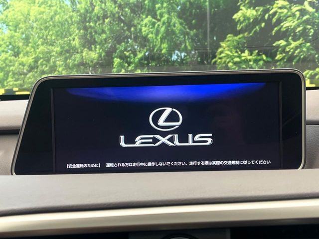 【12.3インチワイドナビ】高級感とインパクトのある大型ワイドナビを装備。各種オーディオ操作はもちろん、横長ワイド画面でのマップ2分割表示など、利便性も高いナビです♪