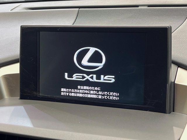 【メーカー純正ナビ】インテリアに溶け込むスタイリッシュな「専用設計」メーカーナビを装備♪視認性や操作性など基本性能にも優れ、より上質なカーライフをお楽しみいただけます。