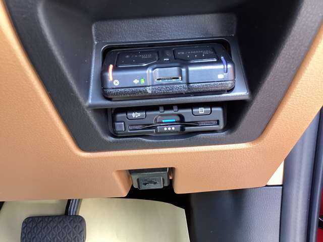 ETC車載器付。料金所での手間を解消します。通行券を取る際幅寄せに気を使う必要もありません。