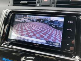 【バックカメラ】駐車時に後方がリアルタイム映像で確認できます。大型商業施設や立体駐車場での駐車時や、夜間のバック時に大活躍！運転スキルに関わらず、今や必須となった装備のひとつです！