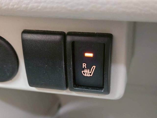 【シートヒーター】冬場はエアコンの温度設定を低めにでき、身体の芯からポカポカになります。