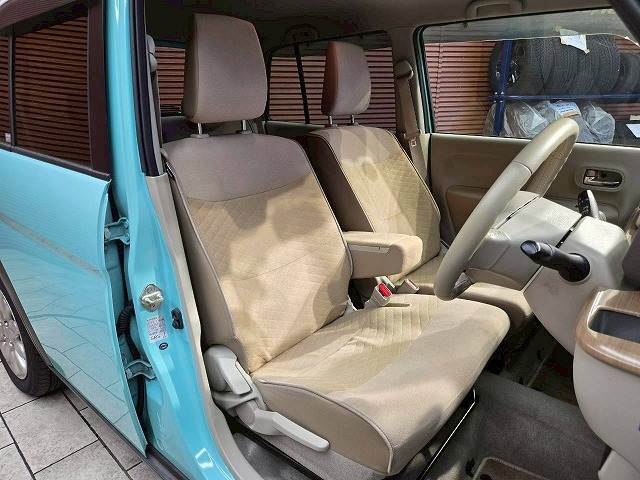 各ブランドのシートカバー取り扱っております、また弊社オリジナルフロアマットもございます。自慢の愛車をアレンジしましょう☆