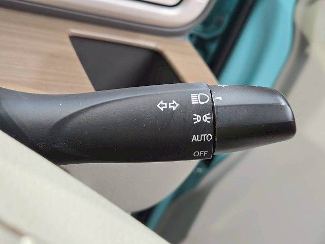 【オートライト】を搭載しております。トンネル走行時や暗くなると自動でヘッドライトが点灯します。