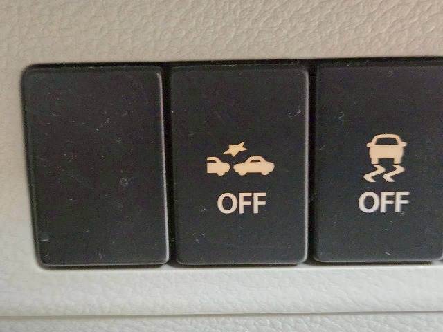 【衝突軽減ブレーキ】万が一のときにレーダーやセンサーなどが前方障害物や車両などを検知し、衝突の可能性がある際に緊急ブレーキをかける機能です。