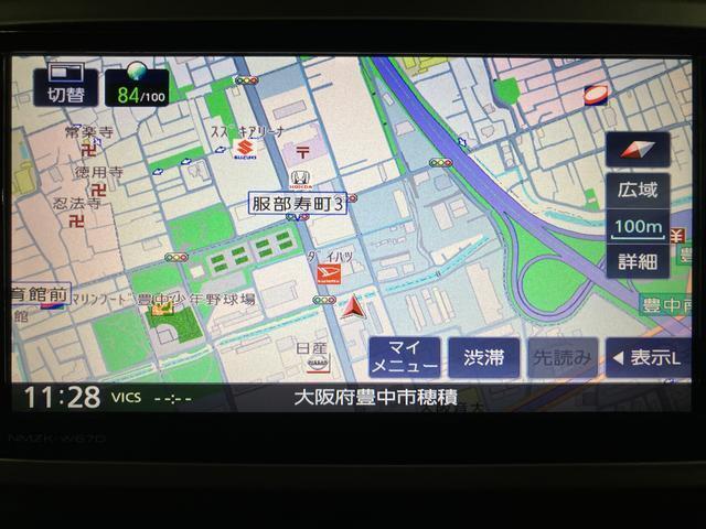 ダイハツ純正ナビゲーションを装備しています☆TVは画像がきれいなフルセグになっていてスマホに入っている音楽もBluetoothで繋いで楽しんでいただけます☆