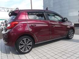 エクステリアには、ボリューム感のあるボンネットフード、クロームメッキで加飾した上質感のあるアッパーグリルとロワーグリル、下部にエアダム形状を配したスポーティなフロントバンバーを採用☆