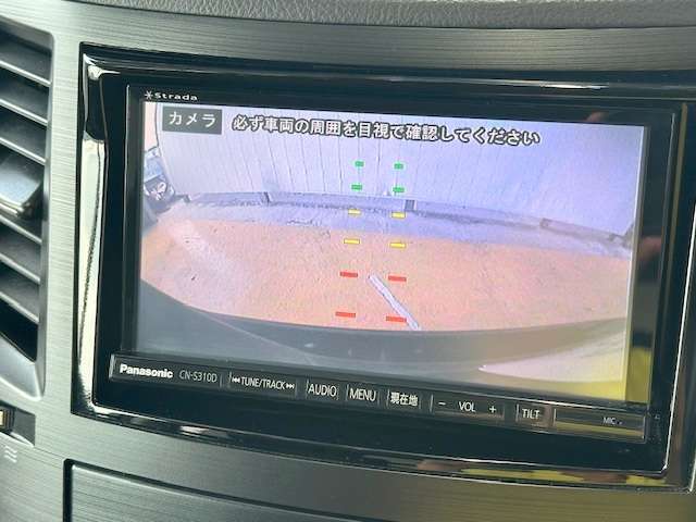 バックカメラがついて後方確認が簡単にできます！苦手としている車庫入れ等も安心して出来ますね！凄く需要の高い装備ですので、最初から付いていれば言う事なしですよね！？