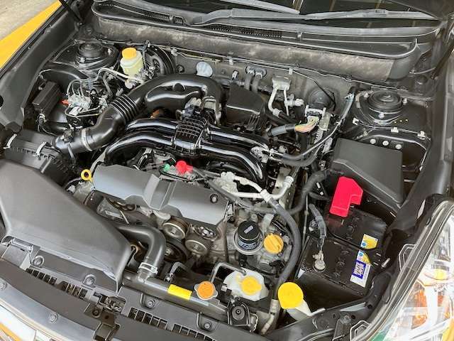 エンジンルームの状態もキレイで機関も良好です！当社では仕入時に90ヵ所以上の点検項目の確認や試乗も実施してます！問題のない車両を店頭にて販売しております！