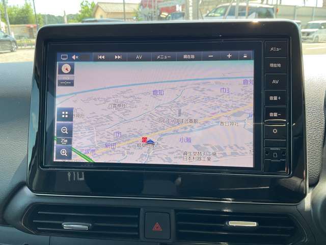 日産純正9インチメモリーナビ（MM223D-L）装備。スマートフォンによる部分地図更新、Bluetooth接続での音楽視聴、快適な画面操作と高音質なオーディオ再生。無料地図更新付きです。