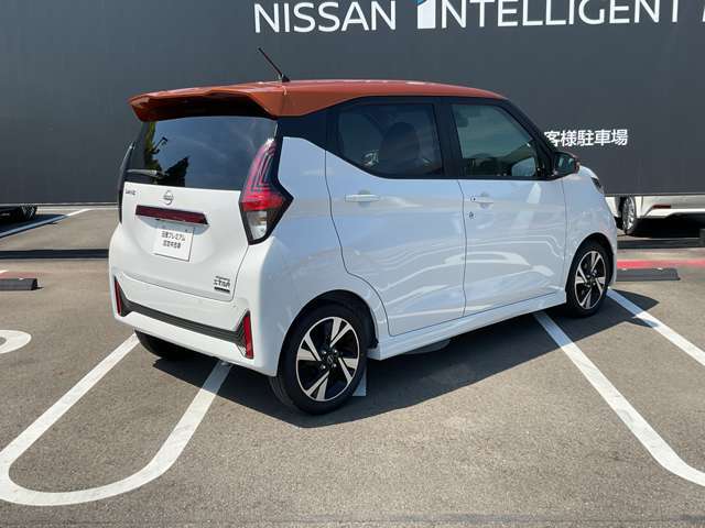 納車前に入念な点検整備をさせていただきます。もちろん全車走行距離無制限のワイド保証付きですので安心してお乗りいただけます。