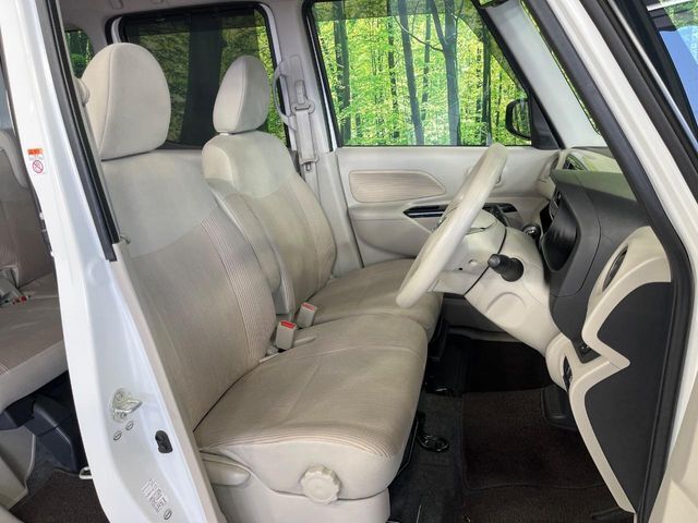 運転席シート廻りは使用感も少なく、良好な状態となっています。丁寧に使われていたことがよくわかりますね。