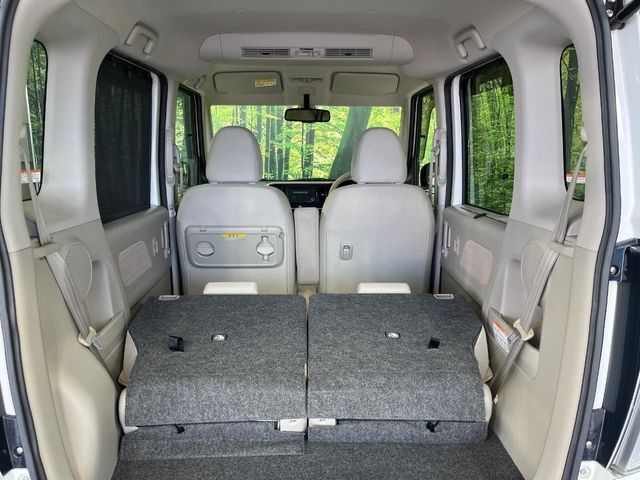 後席を格納すると、これだけの広さが！シーンに合わせたシートアレンジで、大きな荷物も積むことが出来ます♪