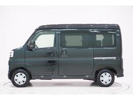 県内13店舗にて常時500台以上ダイハツ車を展示中です。見て、触って、納得のいく一台をぜひ見つけてください。