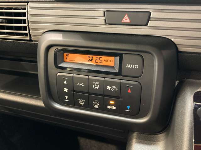 操作ボタンが大きくシンプルなエアコンです。運転中の操作もしやすいです！