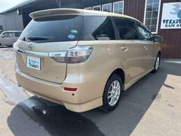 7人乗り4WD！希少カラー！ベージュメタリック！