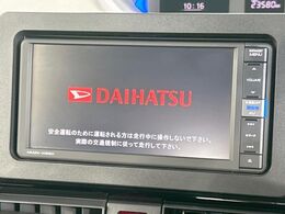 【スマートアシスト】走行中に前方の車両等を認識し、衝突しそうな時は警報とブレーキで衝突回避と被害軽減をアシスト。より安全にドライブをお楽しみいただけます。