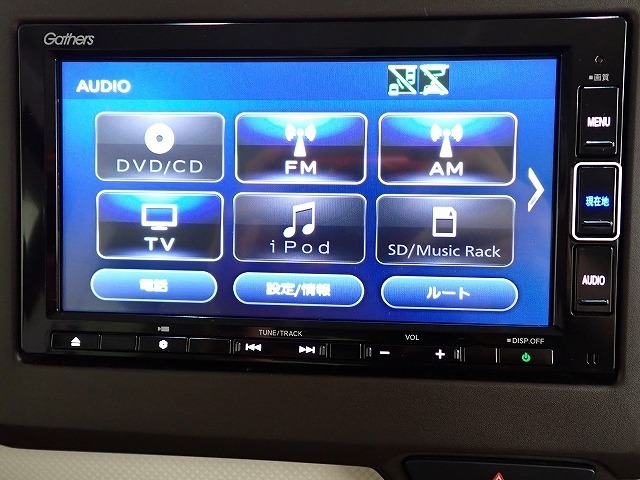 ホンダ純正ナビなのでダッシュボードにスッキリと収まっています。土地勘の無い所でも道に迷わず安心ですね！。AVも色々視聴でるのでドライブも楽しくなりますよ！