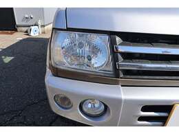 ヘッドライトはくすみ、汚れもなくクリアで綺麗な状態です。