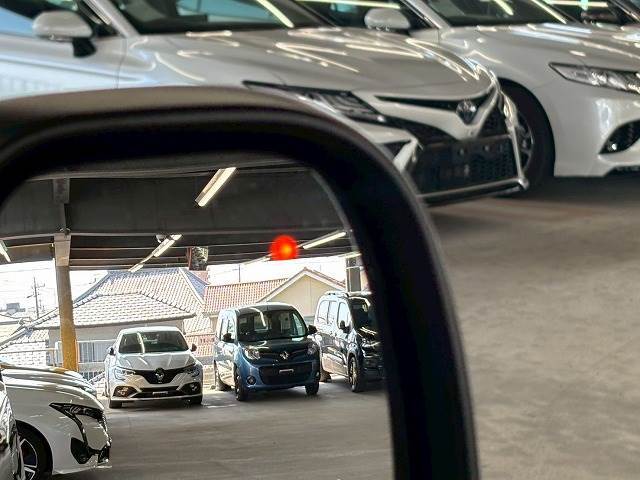 ブラインドスポットモニター搭載で後方から接近する車両にも簡単に気づけます。
