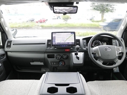 運転席周りもお洒落なインテリアカスタム多数装備済みです！！