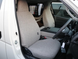 フロントはWood Vilage専用のシートカバーを装着！！ お洒落なだけでなく汚れや劣化の防止にもなります！！